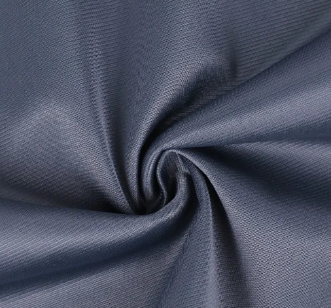 Leggero, comodo e bello, qual è la magia del tessuto Tricot Superpoly?