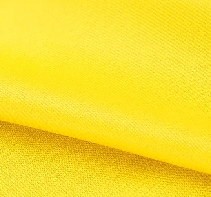 Tessuto in velluto dorato: la perfetta fusione di lusso e comfort